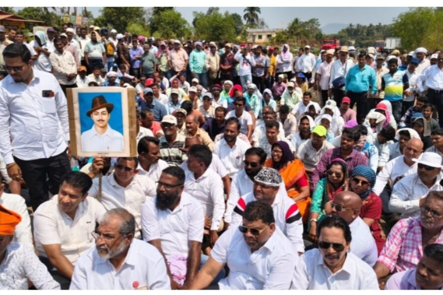 मागण्या मान्य होईपर्यंत ठिय्या; नांदगाव तिठ्यावर आंबा-काजू शेतकऱ्यांचा चक्का जाम