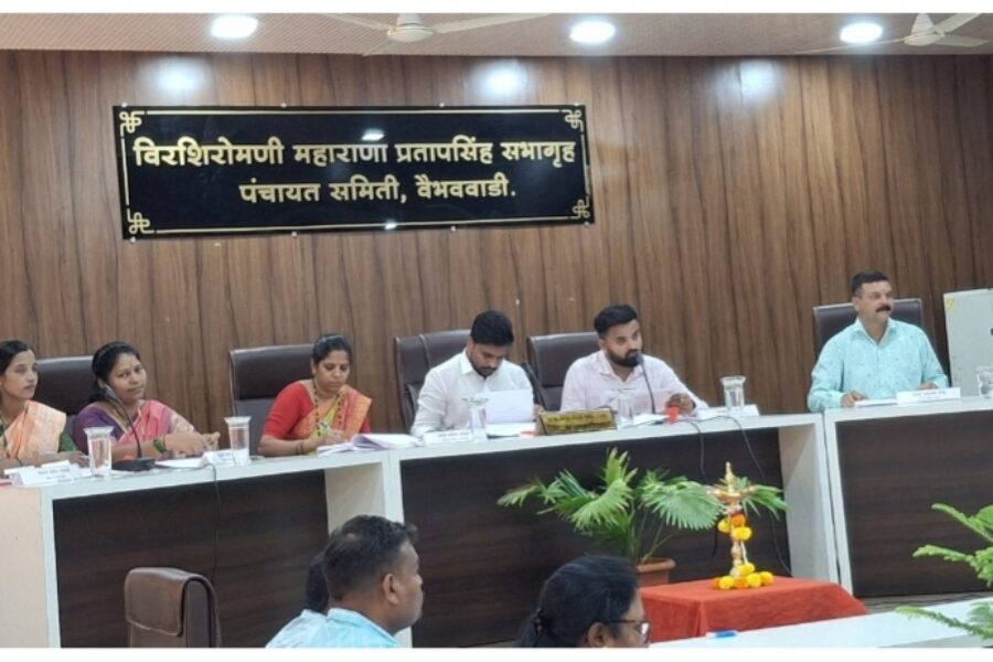 गैरहजर अधिकाऱ्यांवर कारवाईचा बडगा; सभापती सिद्धेश रावराणे यांचा कडक इशारा