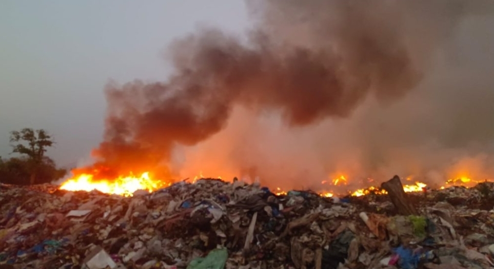 You are currently viewing कणकवलीत घनकचरा प्रकल्पात भीषण आग; ८० टक्के प्लास्टिक जळून खाक