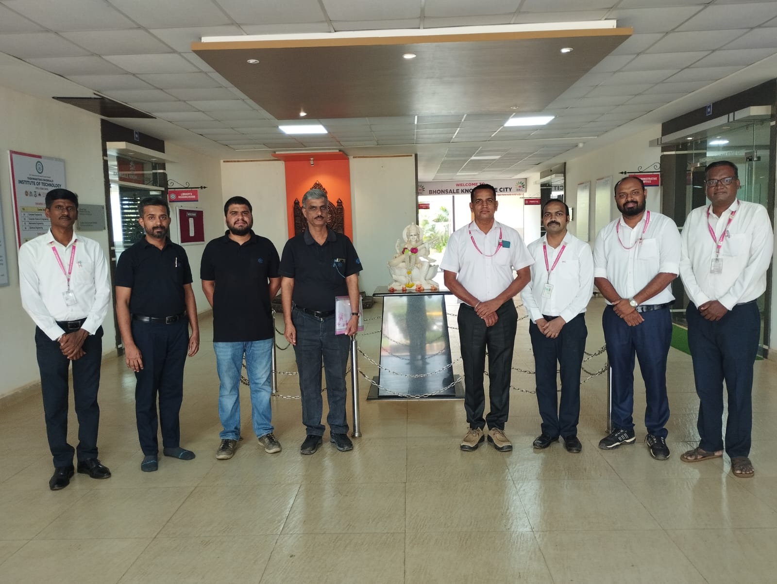 You are currently viewing भोसले इन्स्टिट्यूटच्या १६ विद्यार्थ्यांची बजाज ऑटोमध्ये निवड…