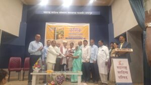 Read more about the article महाराष्ट्र साहित्य परिषदेचे अध्यक्ष योगेश सोमण यांचा दिलासा साहित्य संस्थेच्या वतीने सन्मान