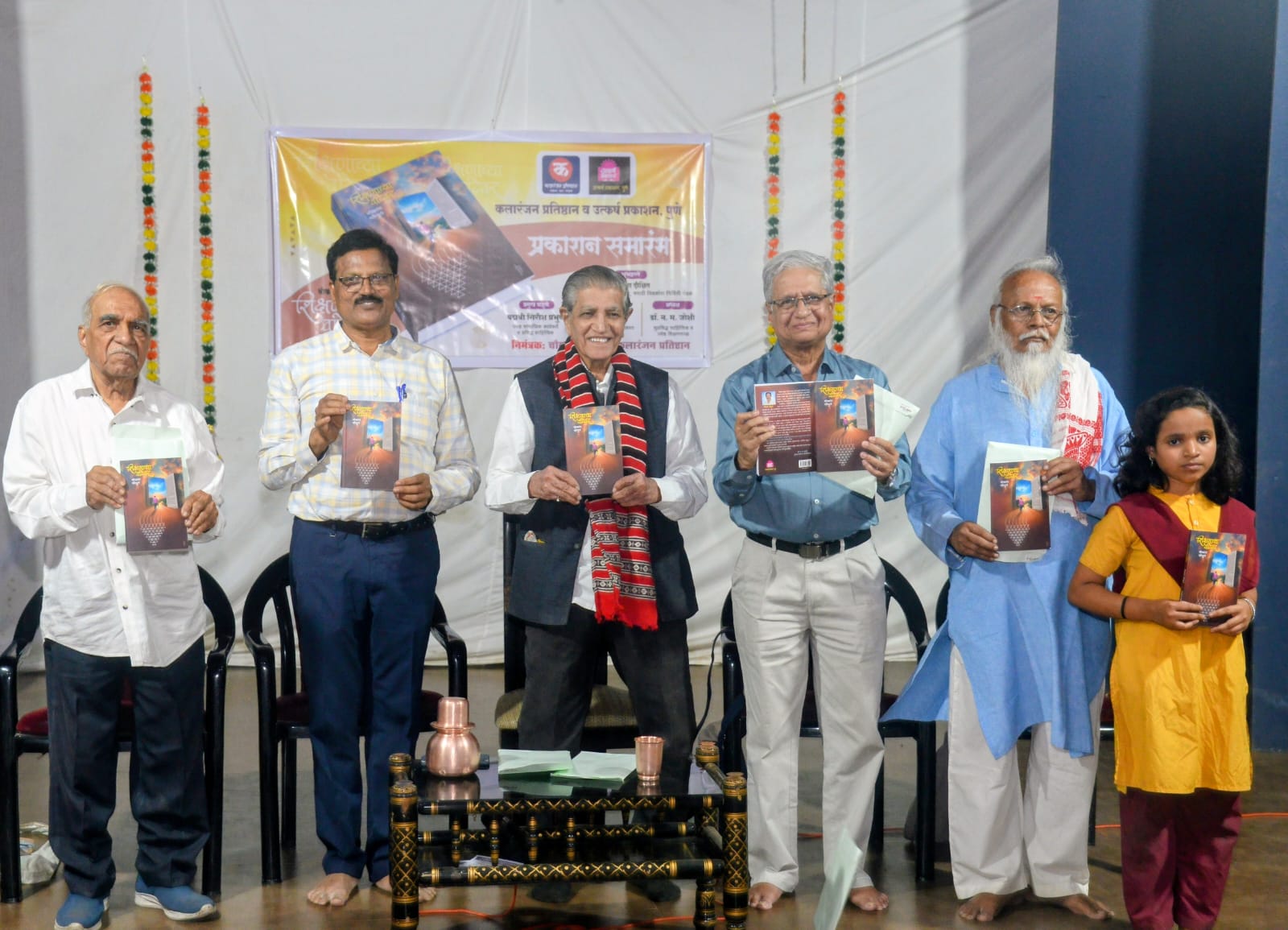 You are currently viewing ‘जीवन संघर्षावरील उपायच पुढील पिढीसाठी मार्गदर्शक असतो’ – प्रा. डॉ. राजा दीक्षित