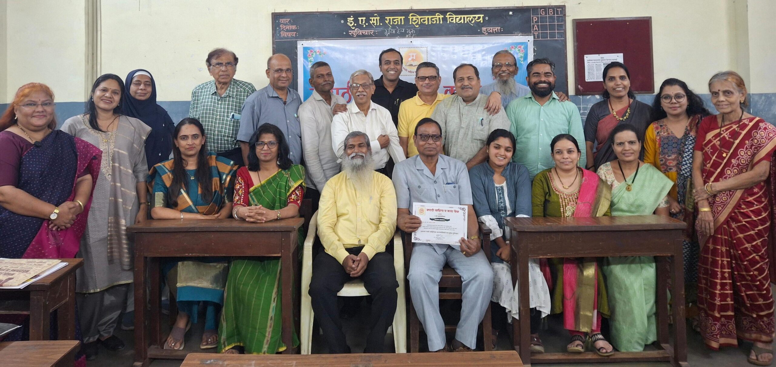 You are currently viewing पुस्तकविश्व, कविता आणि मधु मंगेश कर्णिक यांच्या साहित्याचा सुरेल मिलाफ