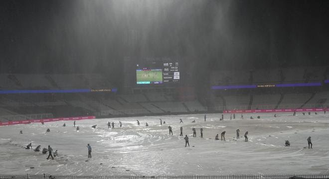 You are currently viewing पावसाचा अडथळा; कोलकाता-पंजाब सामना रद्द, दोन्ही संघांना प्रत्येकी एक गुण