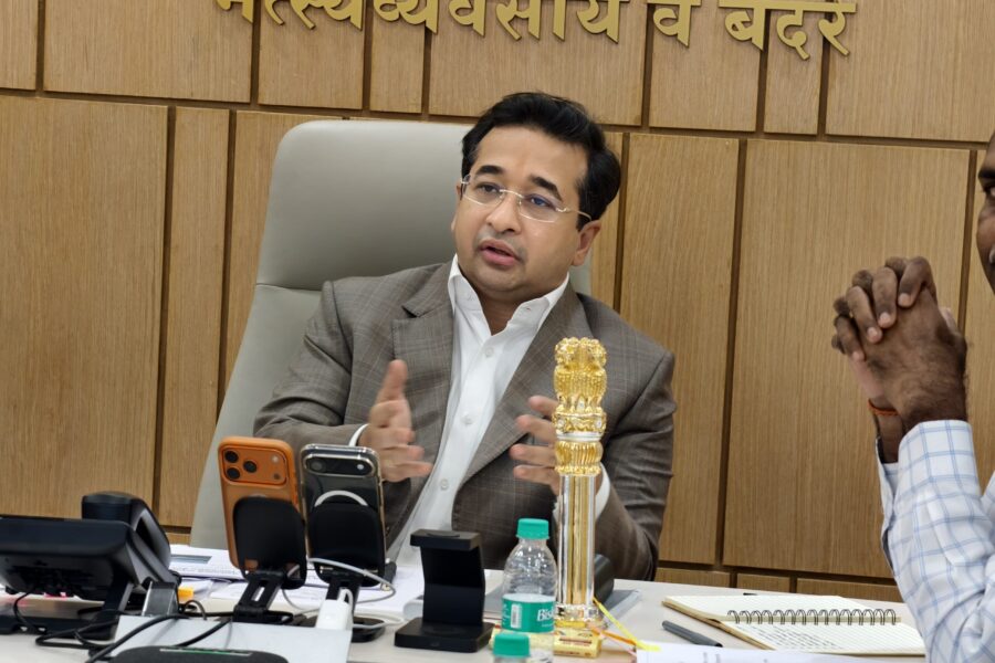 अनधिकृत मासेमारी रोखण्यासाठी आणखी १० ड्रोन खरेदीचे निर्देश; मंत्री नितेश राणे यांचा निर्णय