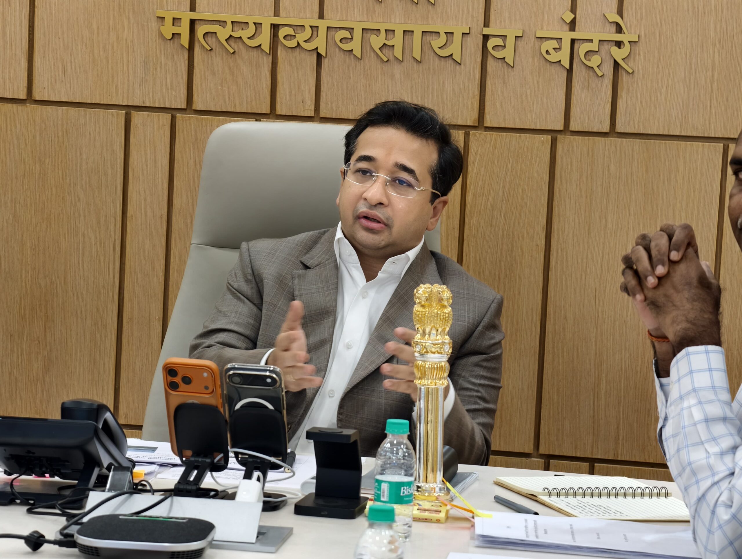 You are currently viewing अनधिकृत मासेमारी रोखण्यासाठी आणखी १० ड्रोन खरेदीचे निर्देश; मंत्री नितेश राणे यांचा निर्णय