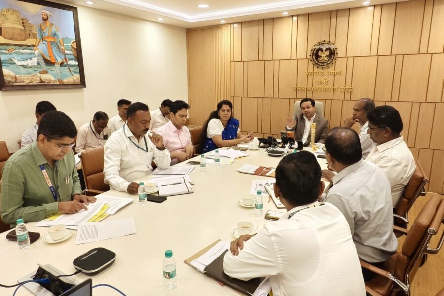 अनधिकृत एलईडी मासेमारीवर कडक कारवाई करा; मंत्री नितेश राणे यांचे निर्देश