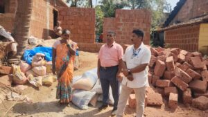 Read more about the article चिंतेत असलेल्या माधुरी मेस्त्री यांना साईकृपा संस्था अध्यक्ष अनिल शिंगाडे सर यांचे बहुमलाचे सहकार्य