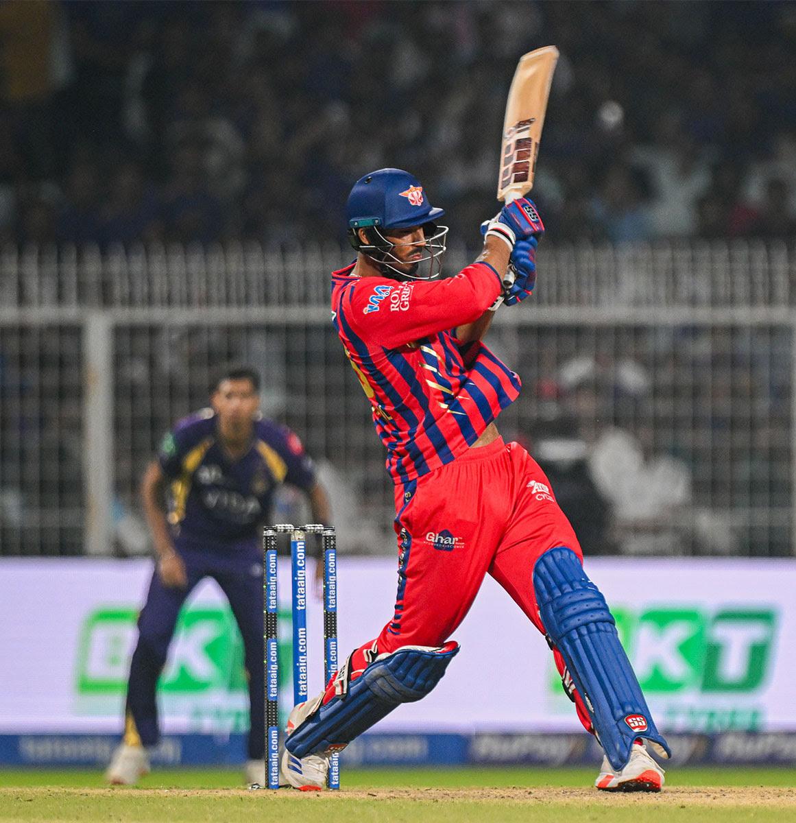 You are currently viewing अखेरच्या चेंडूपर्यंत थरार; लखनौची कोलकातावर ३ गडी राखून मात