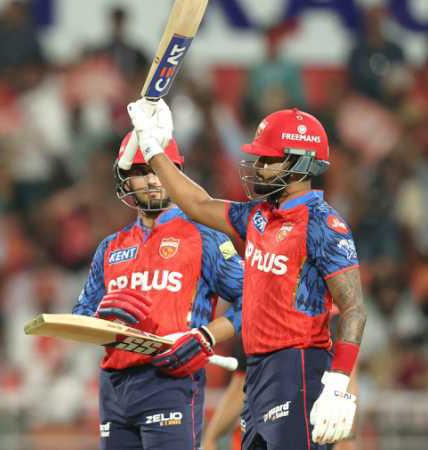 You are currently viewing अभिषेक–हेडचा झंझावात व्यर्थ; श्रेयस–प्रियांशच्या आक्रमणाने पंजाबची ६ गडी राखून हैदराबादवर दमदार मात