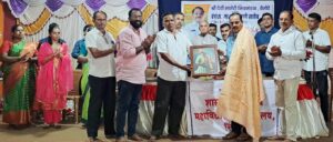 Read more about the article जीवन गौरव पुरस्कार २०२६ प्रदान; प्रसन्ना देसाई यांचा वेतोरे येथे सन्मान