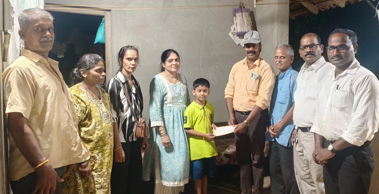 You are currently viewing शस्त्रक्रियेसाठी 9 वर्षाच्या तन्मयला सामाजिक बांधिलकी प्रतिष्ठानकडून 20 हजार रुपयाची मदत.