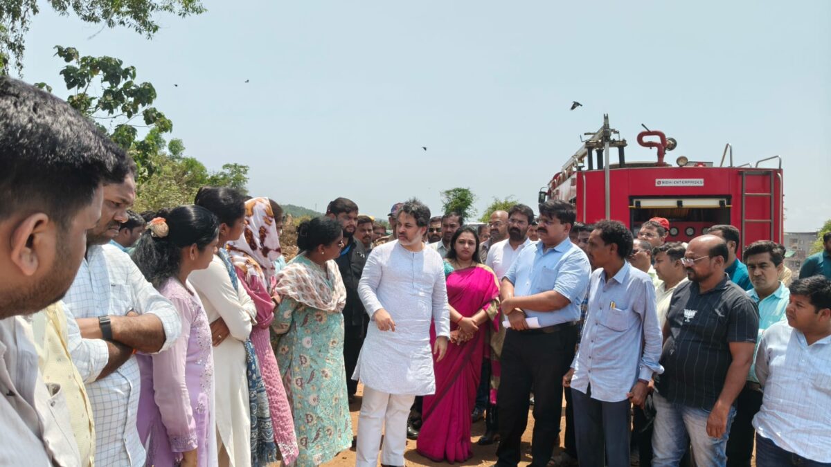 You are currently viewing कुडाळ कचरा डेपो आगीवरून आमदार निलेश राणे आक्रमक; ‘NC’ ऐवजी FIRची मागणी