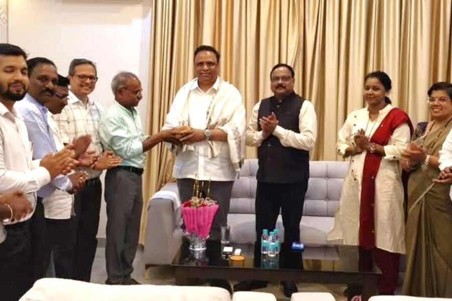 सागरी किल्ले अध्ययन केंद्रासाठी पुढाकाराबद्दल कणकवली येथे सांस्कृतिक कार्यमंत्री आशिष शेलार यांचा कृतज्ञतापूर्वक सन्मान