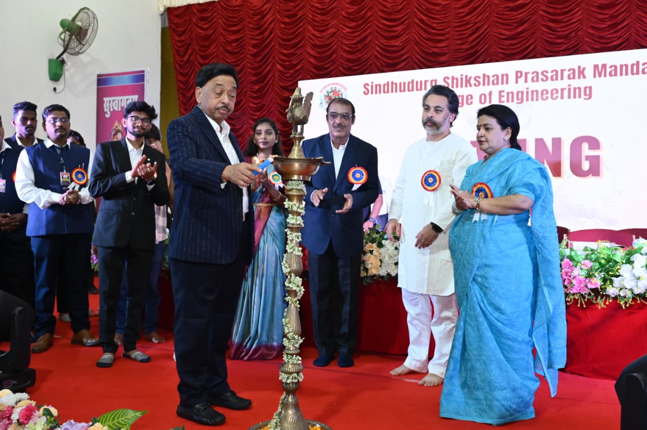 You are currently viewing सिंधुदुर्ग जिल्ह्याचा आर्थिक विकास आणि दरडोई उत्पन्न वाढीसाठी एस एस पी एम च्या इंजिनिअर नी उद्योजक बनून योगदान द्यावे— खासदार नारायण राणे यांचे आवाहन