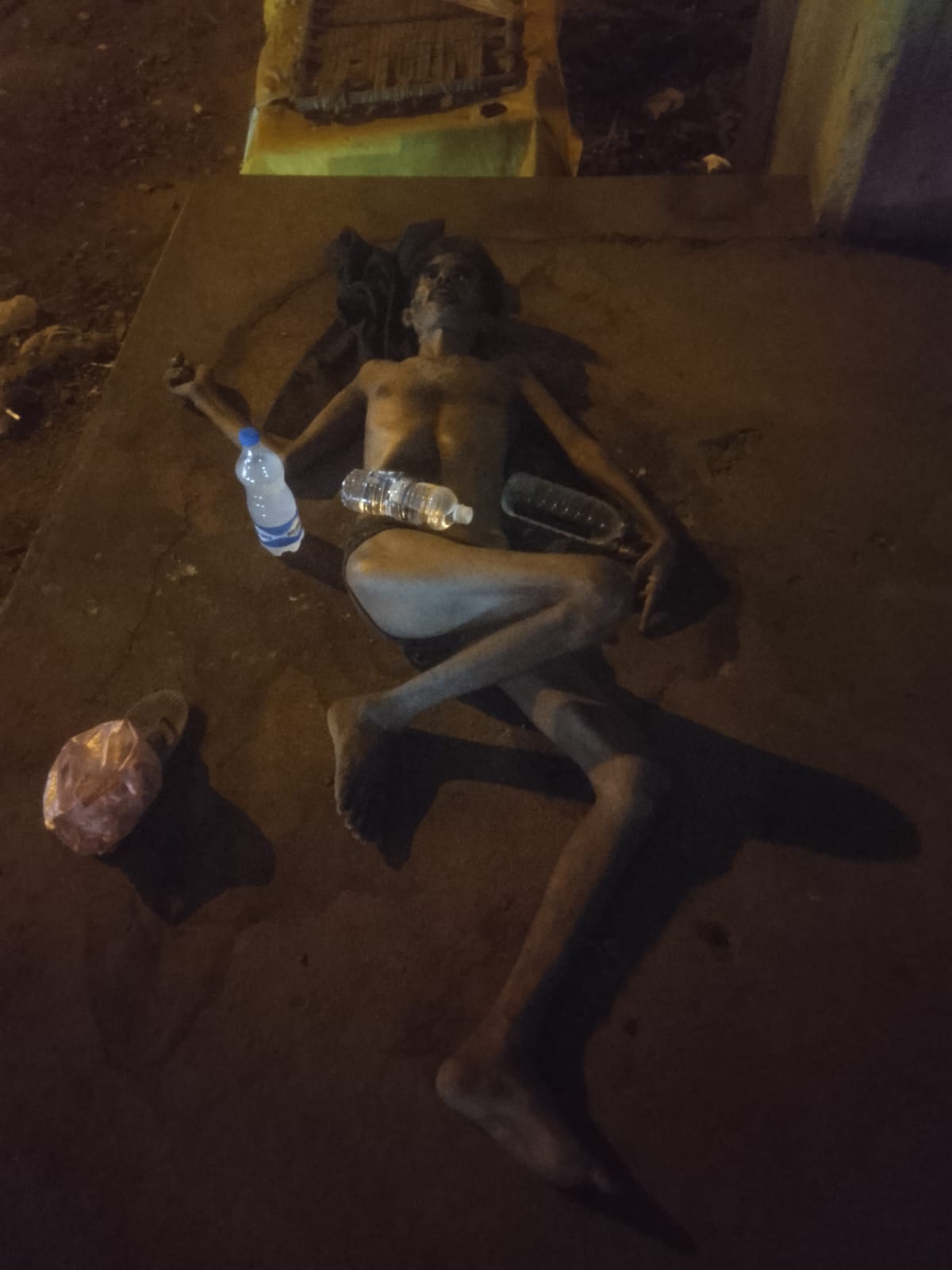 You are currently viewing नरडवे रोडवर ज्येष्ठ नागरिक जीवासाठी झुंजतोय; मदतीसाठी सामाजिक कार्यकर्त्यांचे आवाहन