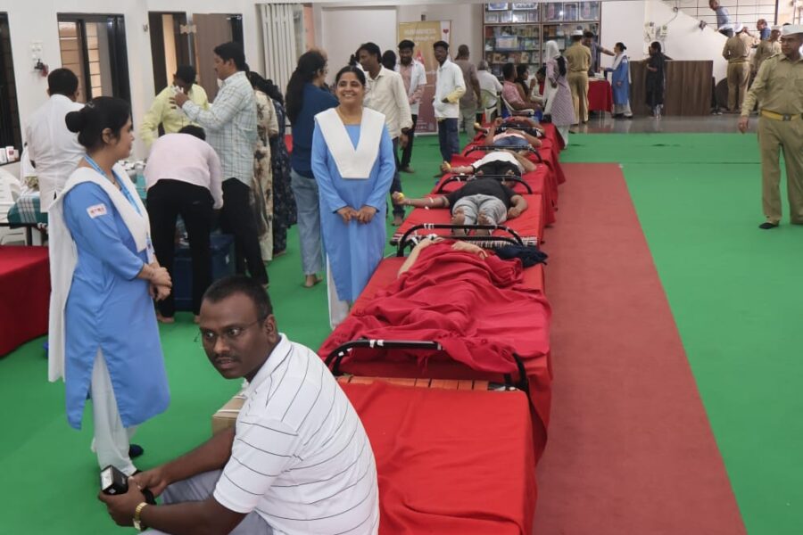 गांधीनगरमध्ये संत निरंकारी मिशनच्या रक्तदान शिबिरास उत्स्फूर्त प्रतिसाद