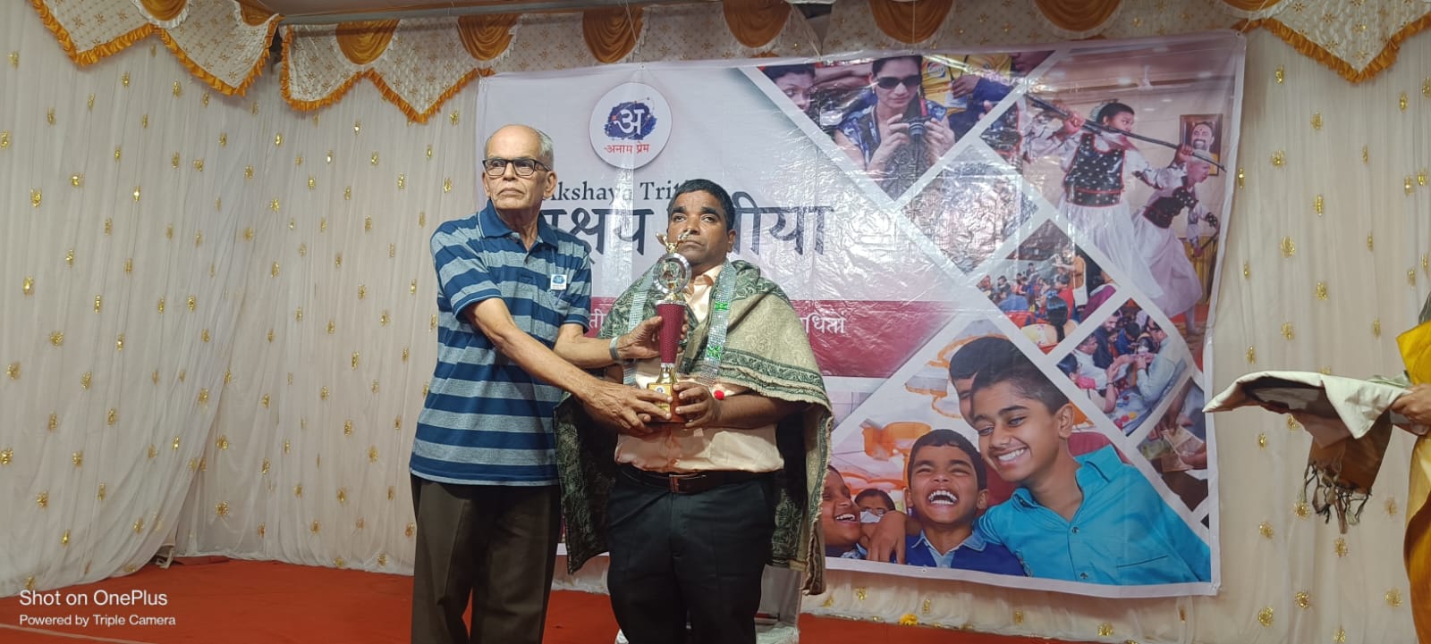 You are currently viewing संस्था अध्यक्ष अनिल शिंगाडे यांचा अनाम प्रेम संस्थेकडून सन्मान