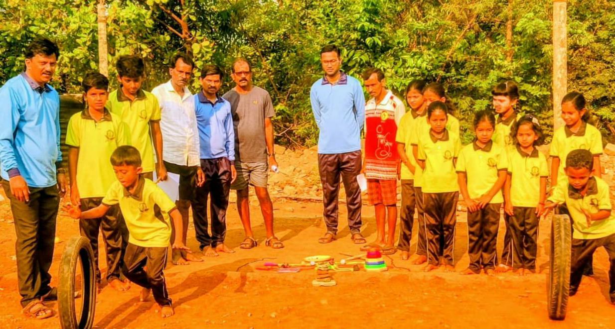 You are currently viewing घारपी शाळेत उन्हाळी छंद वर्गात पारंपरिक खेळांचा जल्लोष; मोबाईल विसरून विद्यार्थ्यांनी अनुभवला बालपणाचा खरा आनंद!