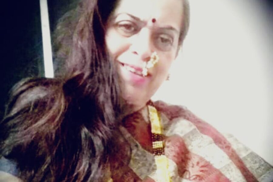 शीर्षक: हरवलेल्या पाऊलवाटा