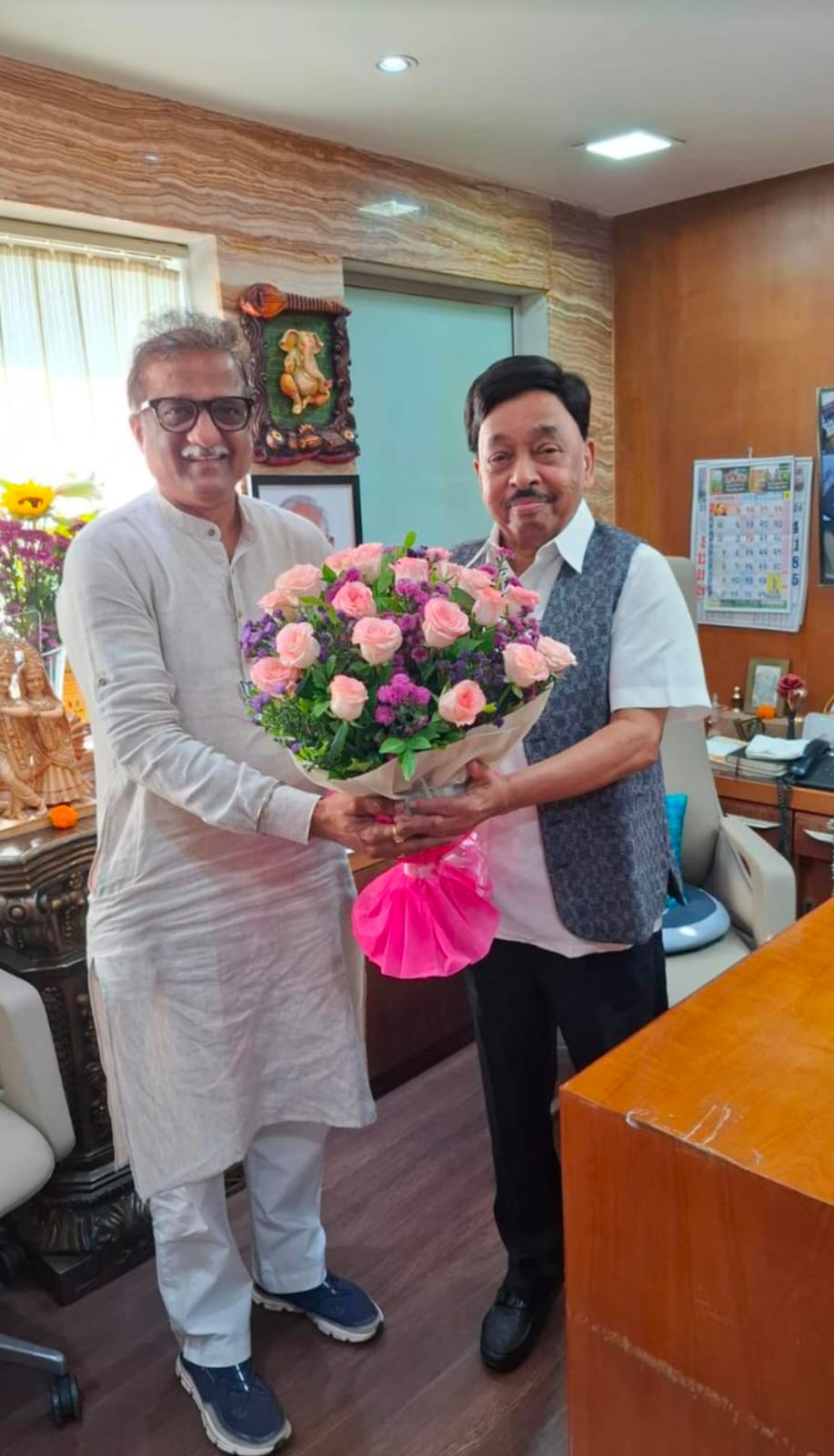 You are currently viewing उमेदवारी भरण्यापूर्वी प्रमोद जठार यांची घेतली खा.नारायण राणेंची भेट; घेतले शुभाशीर्वाद