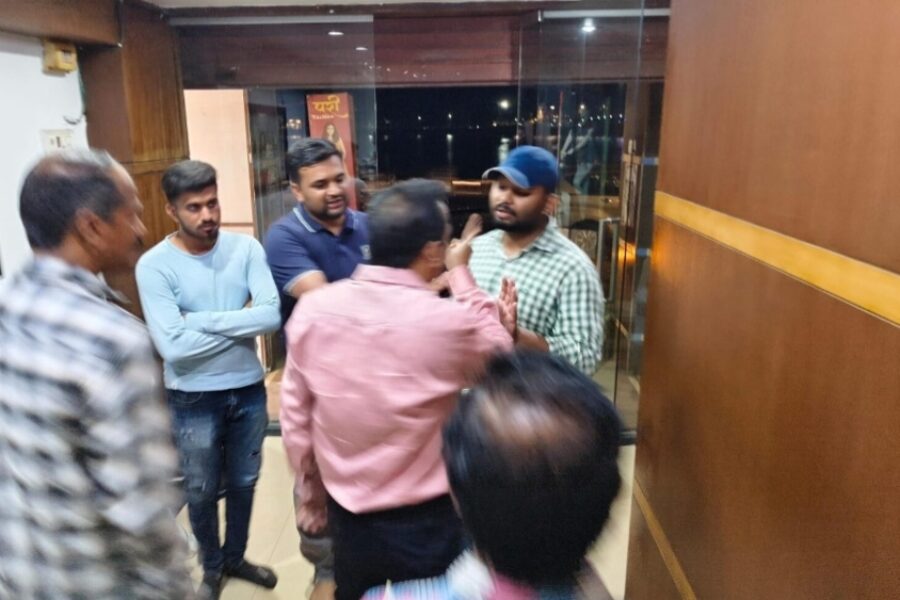 सावंतवाडीत एमएनजीएलच्या कामांवरून संजू परब आक्रमक; अधिकाऱ्यांना थेट इशारा