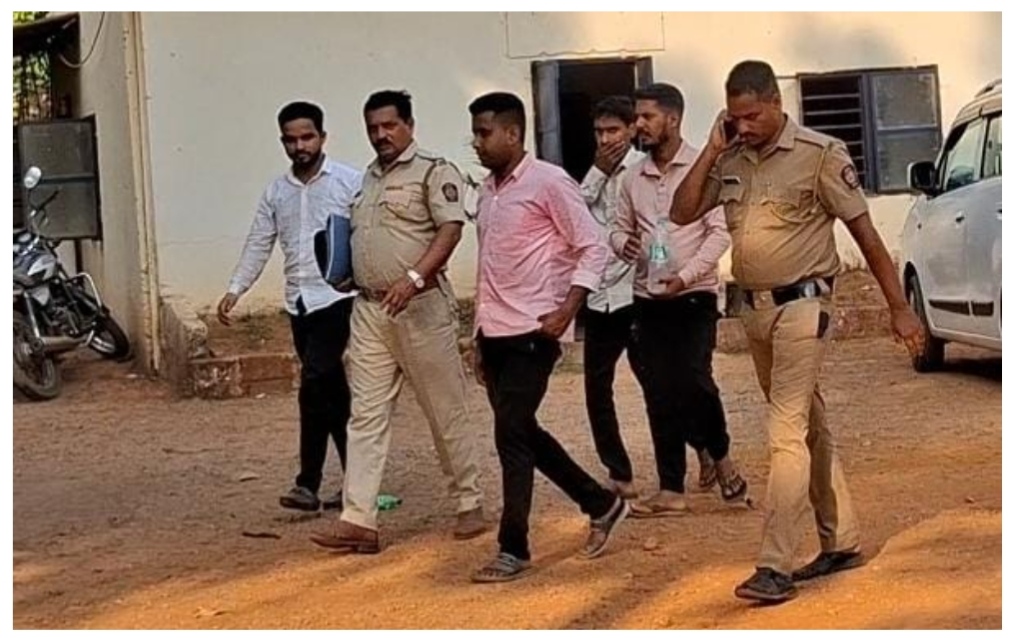 You are currently viewing निरखे-सुतारवाडी येथे बेकायदेशीर बंदूक निर्मिती कारखान्यावर छापा; चौघांना अटक