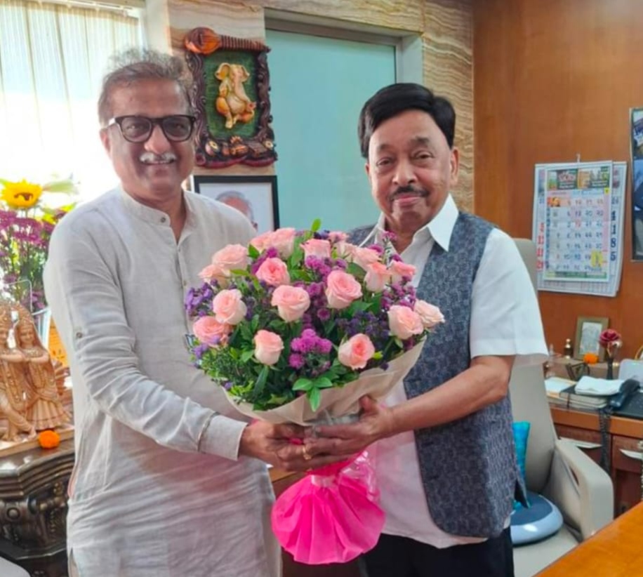 You are currently viewing प्रमोद जठार यांनी खा. नारायण राणे यांची घेतली भेट