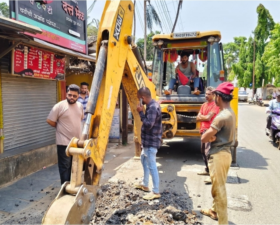 You are currently viewing मोती तलाव परिसरातील गॅस पाईपलाईन कामावर ब्रेक; नगरसेवक देव्या सुर्याजी आक्रमक