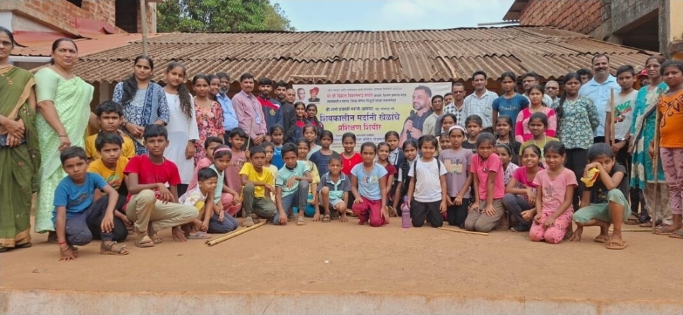 You are currently viewing दोडामार्गमध्ये विद्यार्थ्यांसाठी शिवकालीन मर्दानी खेळांचे प्रशिक्षण शिबिर यशस्वी