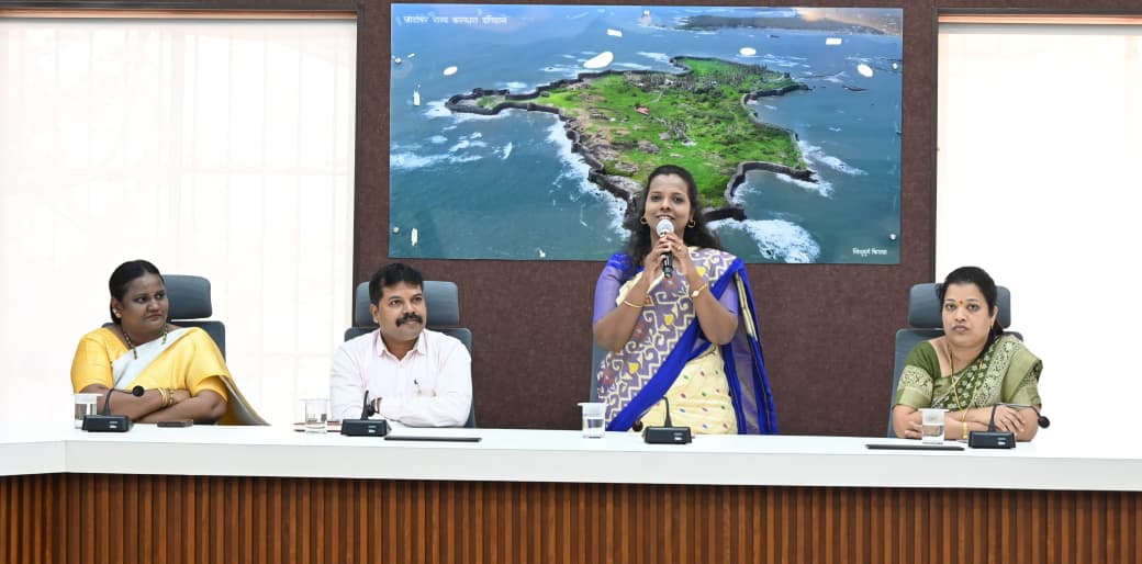 You are currently viewing समाजपरिवर्तनासाठी महापुरुषांच्या विचारांचे कृतीत रूपांतर गरजेचे – जिल्हाधिकारी तृप्ती धोडमिसे