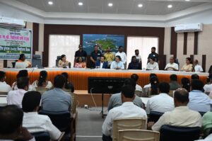 Read more about the article शेतकऱ्यांना दिलासा देण्यासाठी पीक विमा प्रक्रियेला गती द्या – पालकमंत्री नितेश राणे यांचे निर्देश