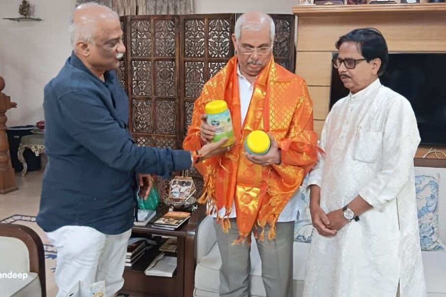 माणसांतील माणूस – अँड.नकुल पार्सॅकर 