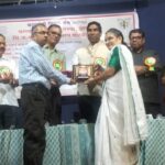 काव्यप्रेमी शिक्षक मंचच्या दशकपूर्ती सोहळ्यात कवयित्री प्रज्ञा घोडके यांना शी.क.बा. (शीघ्र कवींचा बादशहा) पुरस्कार प्रदान