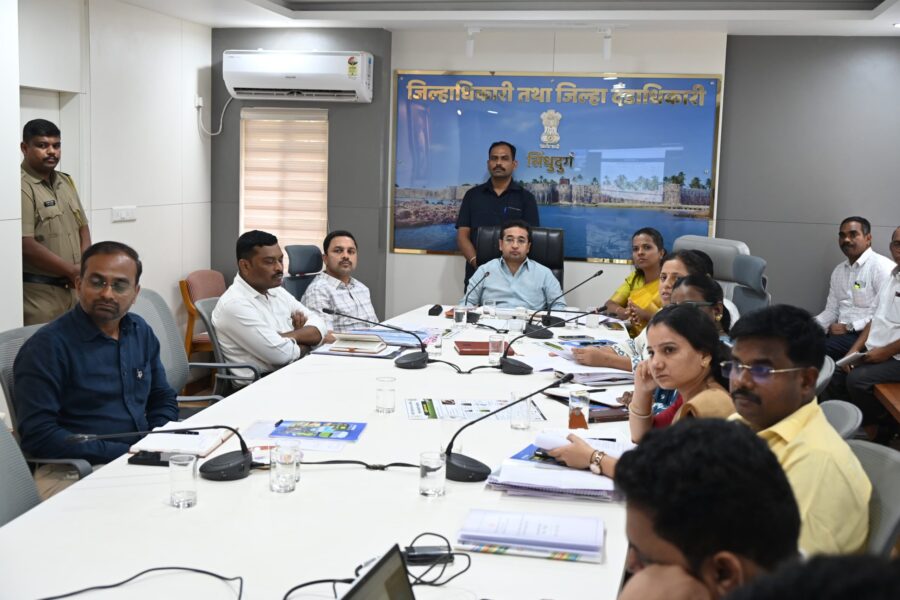 पालकमंत्री नितेश राणे यांच्या अध्यक्षतेखाली जिल्हास्तरीय मान्सूनपूर्व आढावा बैठक संपन्न