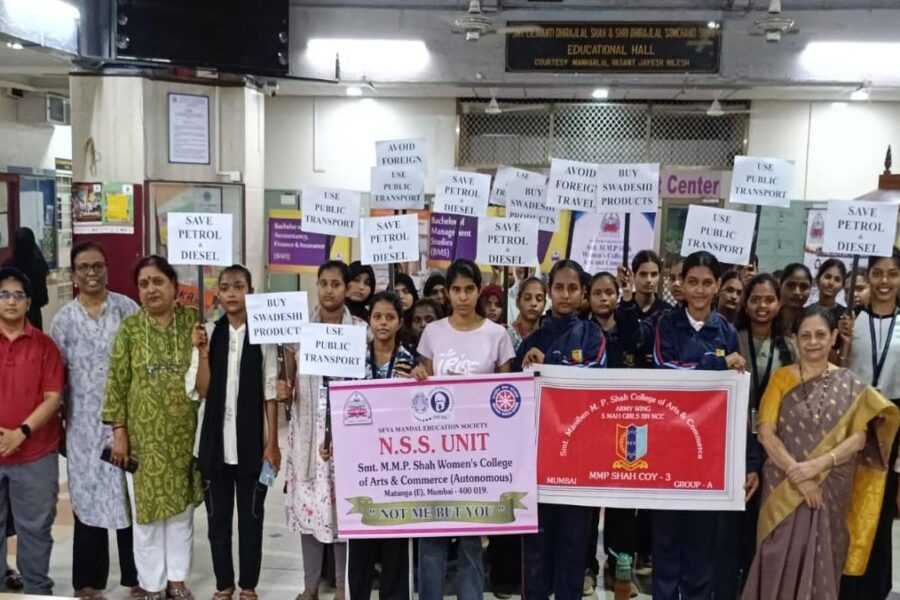 पंतप्रधान नरेंद्र मोदी यांच्या आवाहनाला विद्यार्थिनींचा उत्स्फूर्त प्रतिसाद