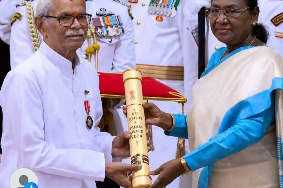 राष्ट्रसंतांचे वारसा चालविणारे वारकरी जनार्दनपंत बोथे यांना राष्ट्रपतींच्या हस्ते केंद्र शासनाचा पद्मश्री पुरस्कार प्रदान