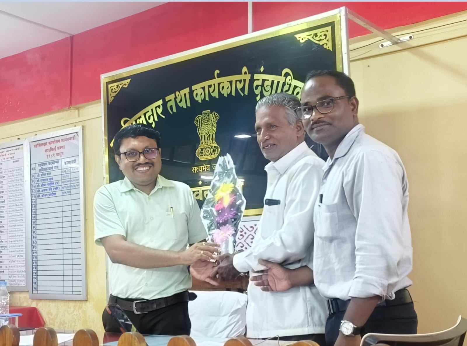 You are currently viewing भाई देऊलकर यांच्या पाठपुराव्याला यश; तहसीलदार कार्यालय परिसराचे होणार सुशोभीकरण