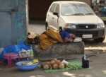पोटाची खळगी भरण्यासाठी असं रोज जीवन जगावं लागतं- रवी जाधव.