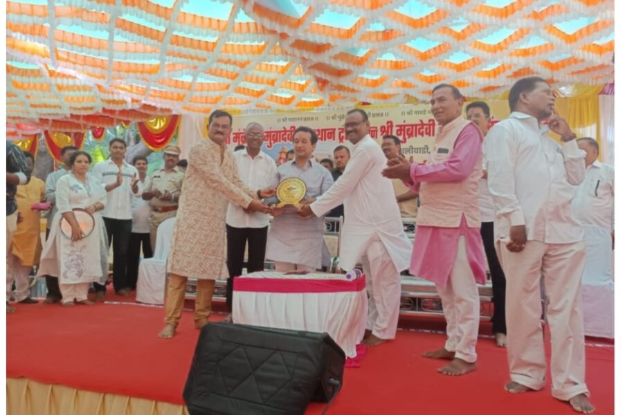 देवगडातील मीठमुंब्री येथे मंदिराचा जीर्णोद्धार व कलशारोहण सोहळा उत्साहात संपन्न