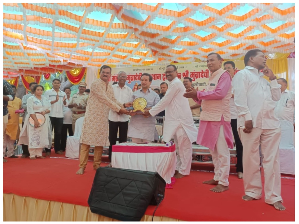 You are currently viewing देवगडातील मीठमुंब्री येथे मंदिराचा जीर्णोद्धार व कलशारोहण सोहळा उत्साहात संपन्न