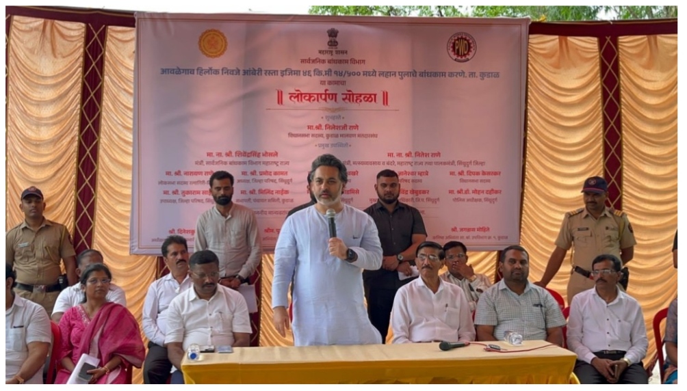 You are currently viewing निवजे-आंबेरी ग्रामस्थांचा १० वर्षांचा वनवास संपला; नव्या पुलाचे आमदार निलेश राणे यांच्या हस्ते लोकार्पण