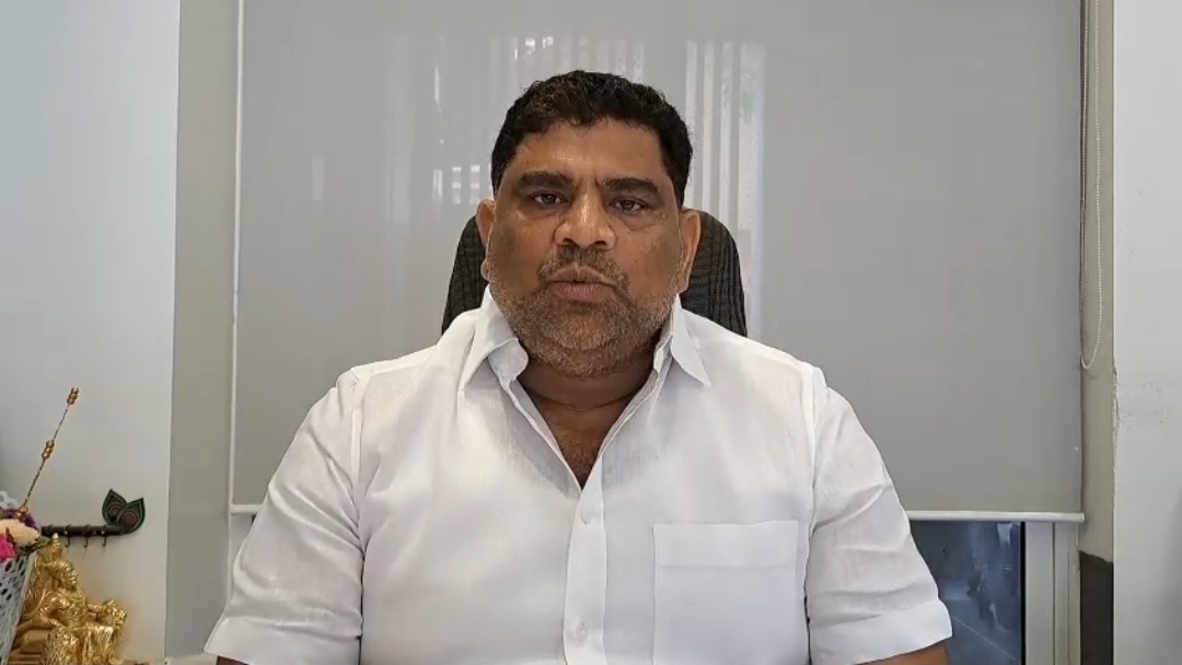 You are currently viewing लॉरेन्स मान्येकर हिंदू विरोधी असतील तर निलेश राणेंनी वडीलांना सांगून त्यांची भाजपमधून हकालपट्टी करून दाखवा!