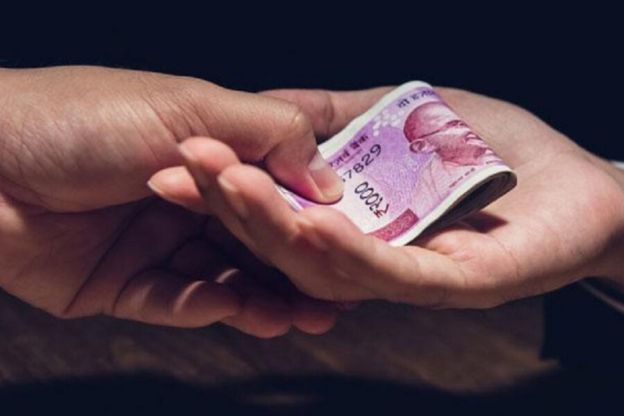 वैद्यकीय बिल मंजुरीसाठी लाच मागितल्याप्रकरणी जिल्हा रुग्णालयातील अधीक्षकावर गुन्हा