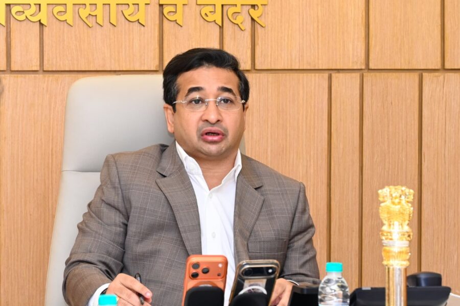 पालकमंत्री नितेश राणे यांनी घेतला सार्वजनिक बांधकाम विभागाच्या विविध विकास कामांचा आढावा