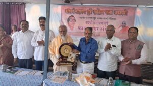 Read more about the article सुर्वे यांनी आपल्या कवितेने मराठीला शुद्ध आणि समृद्ध केले! – डाॅ. श्रीपाल सबनीस