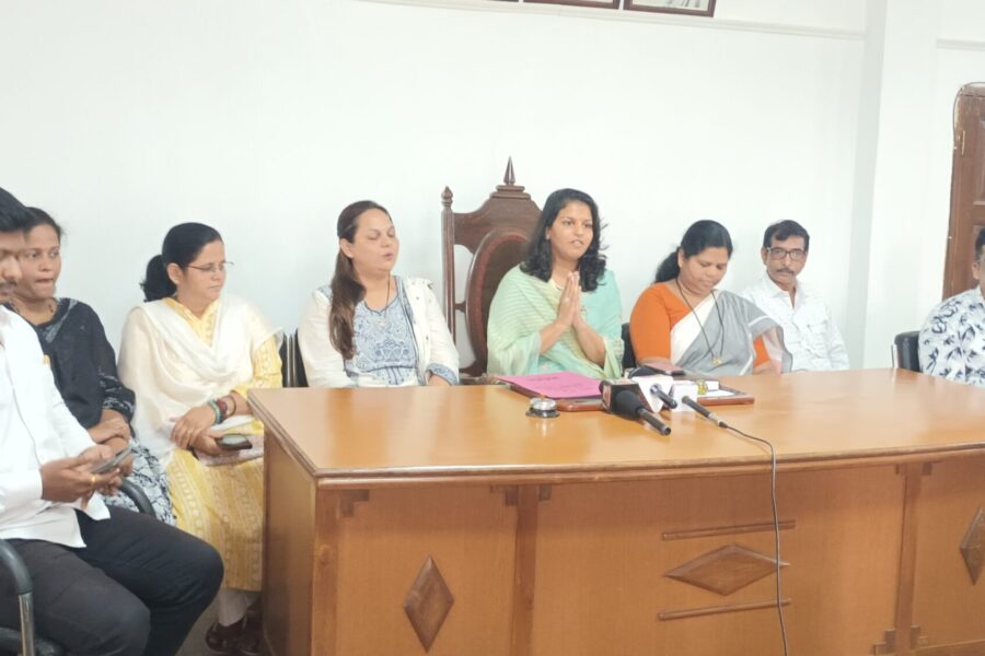 राजघराण्यावर स्वकीयांकडून आरोप; बोलविता धनी कोण…?