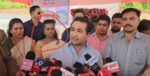 पालकमंत्र्यांच्या प्रेसमध्ये जिल्हाधिकारी कार्यकर्त्यांच्या की, प्रशासनाच्या भूमिकेत…???