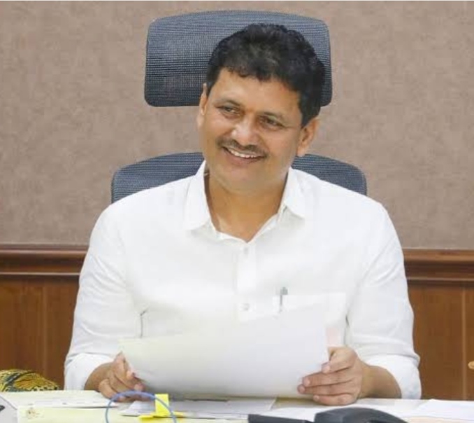 You are currently viewing राष्ट्रीय आरोग्य अभियानातील १५,०१० कंत्राटी कर्मचाऱ्यांना मोठा दिलासा