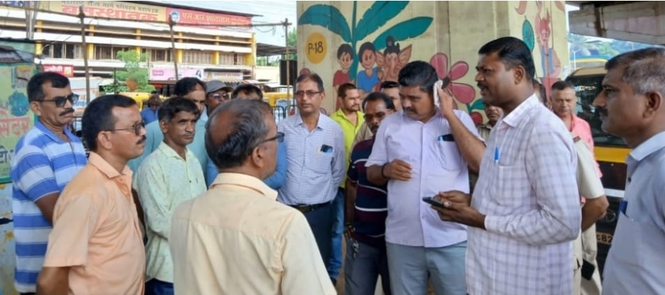 You are currently viewing कणकवली बसस्थानक परिसरात अवैध प्रवासी वाहतुकीविरोधात विशेष मोहीम